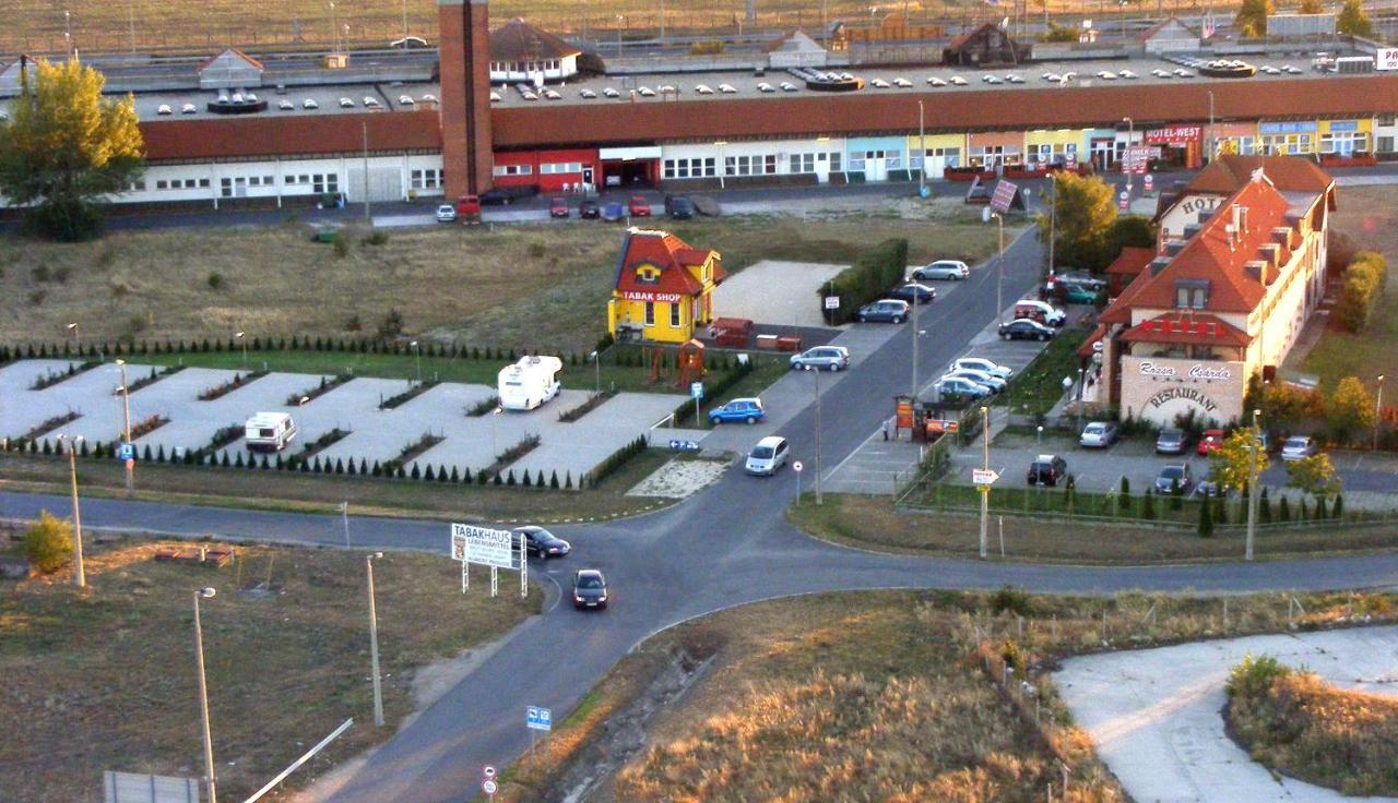 Hotel Rozsa Csarda Bungalow & Caravan Park Hegyeshalom Dış mekan fotoğraf