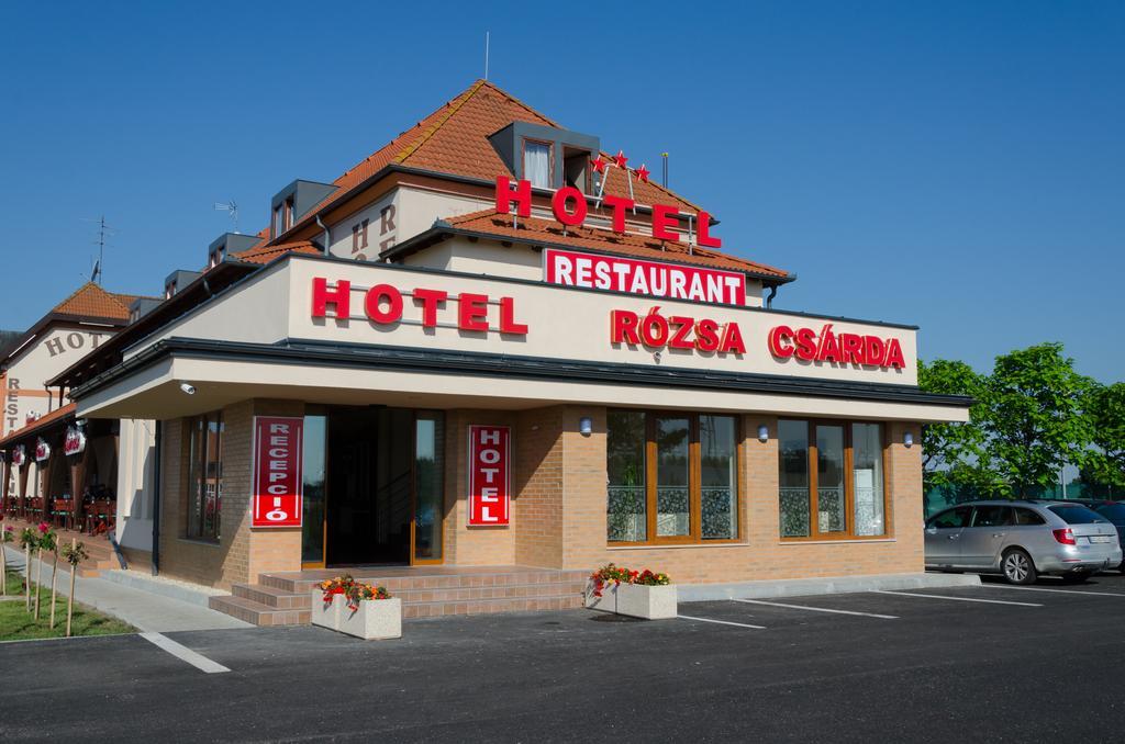 Hotel Rozsa Csarda Bungalow & Caravan Park Hegyeshalom Dış mekan fotoğraf